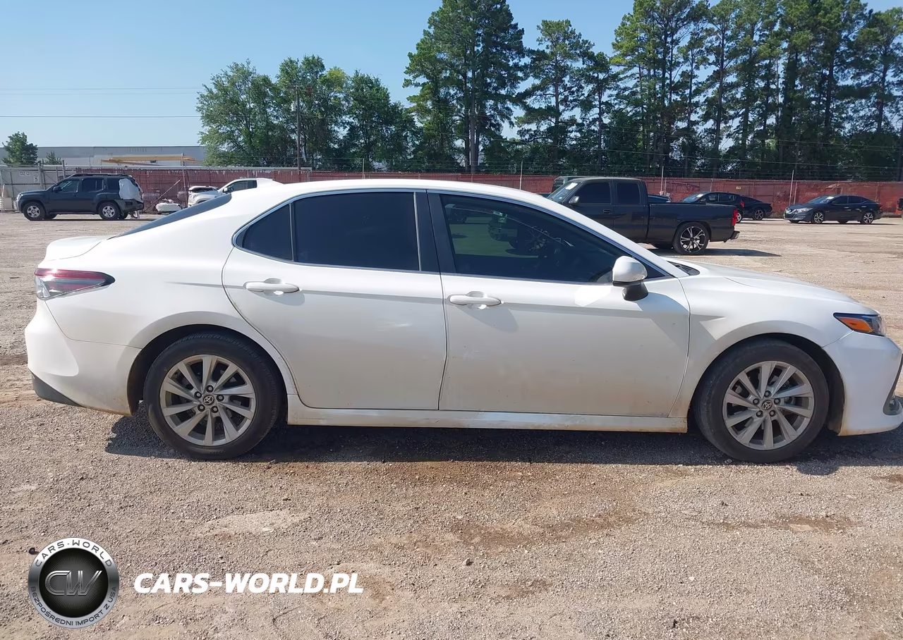2021 Toyota Camry Le VIN:4T1C11AK5MU402915 - 13
