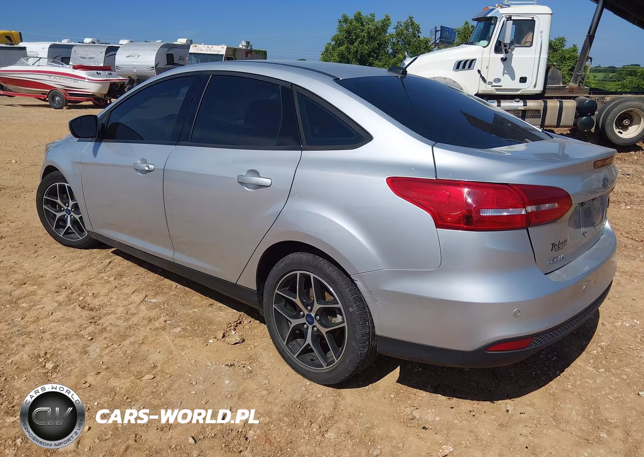 2017 Ford Focus Sel VIN:1FADP3H27HL257970 - 3