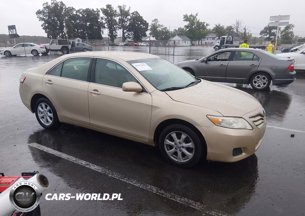 2011 Toyota Camry Le – zdjęcie 1 z 11