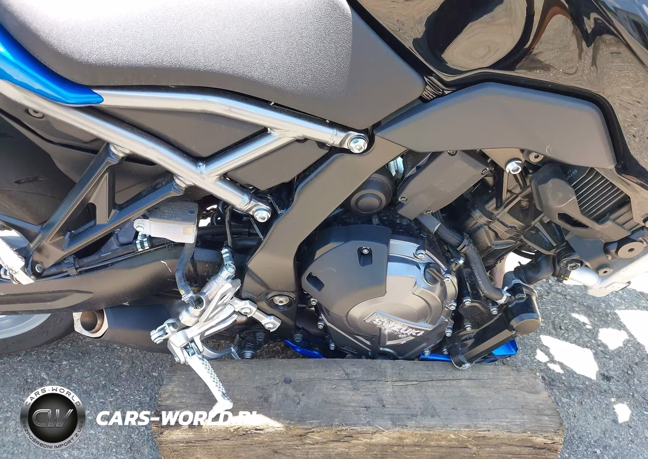 2025 Suzuki Gsx800 F VIN:JS1EM13B9S7101653 - 8