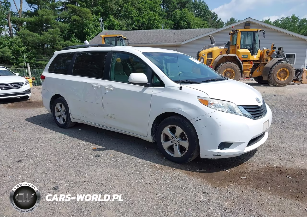 2012 Toyota Sienna Le V6 8 Passenger – zdjęcie 1 z 17
