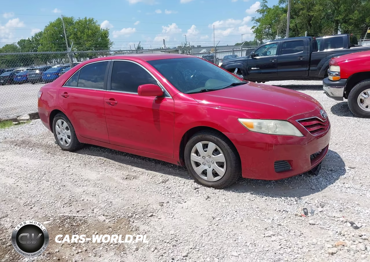 2010 Toyota Camry Le – zdjęcie 1 z 11