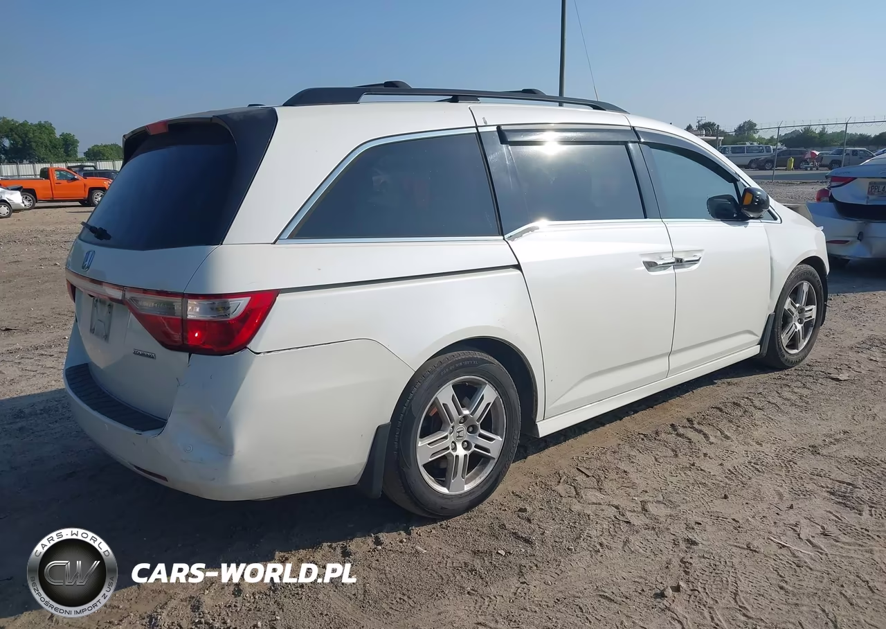 2013 Honda Odyssey Touring-Touring Elite VIN:5FNRL5H96DB002812 - 4
