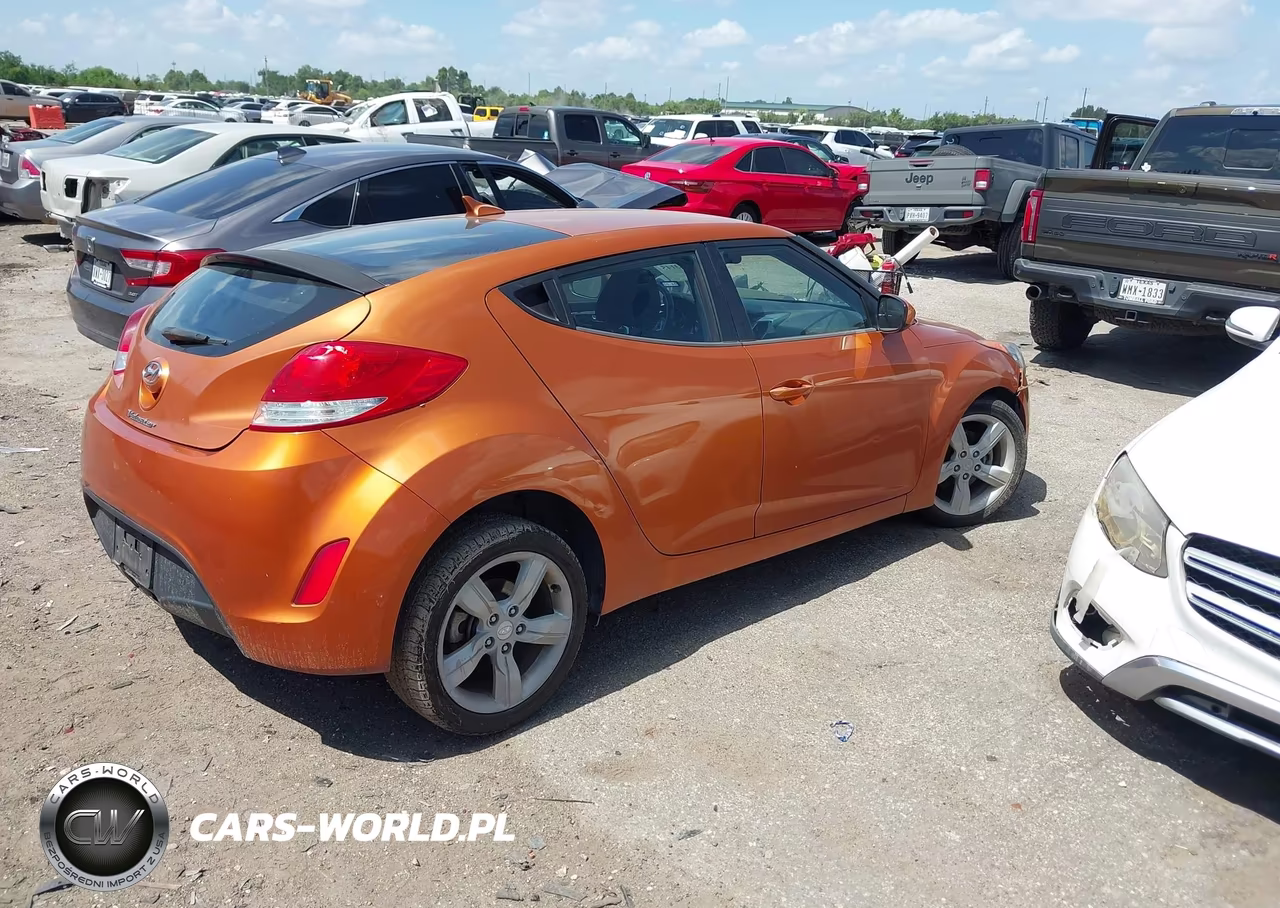2014 Hyundai Veloster Base W-Black VIN:KMHTC6ADXEU212330 - 4