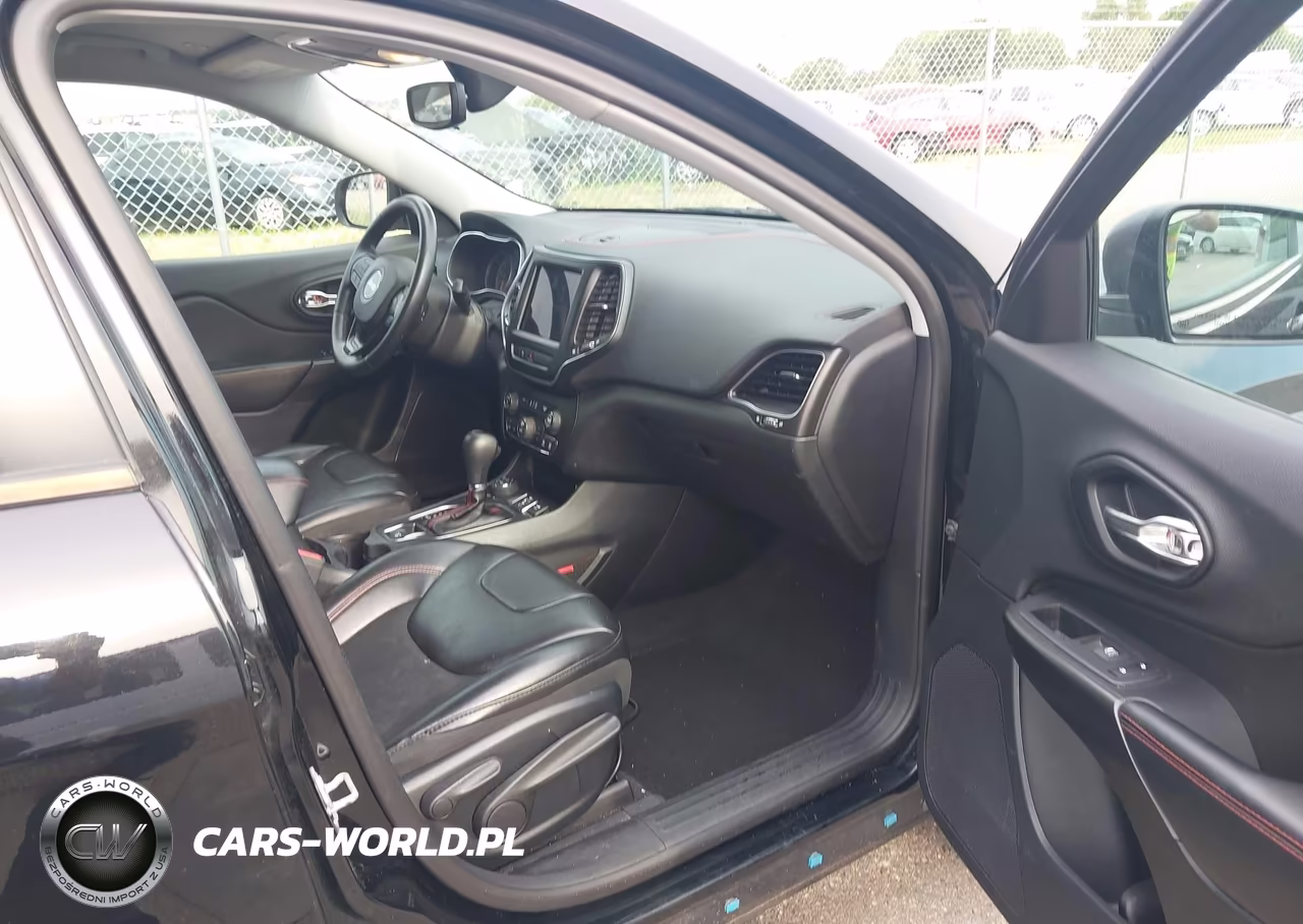 2019 Jeep Cherokee Trailhawk 4X4 VIN:1C4PJMBX2KD418939 - 5