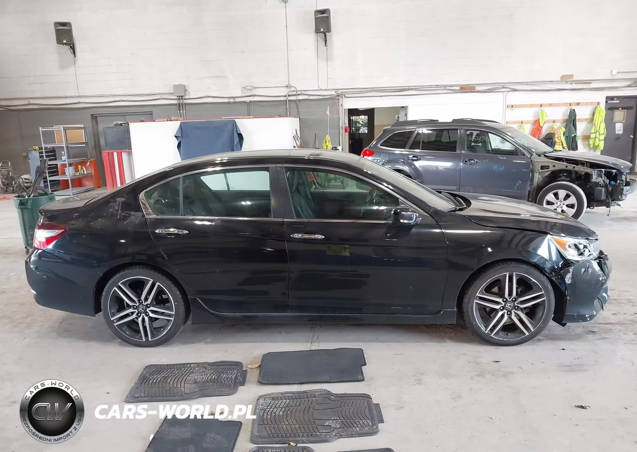 2017 Honda Accord Sport VIN:1HGCR2F58HA231253 - 13
