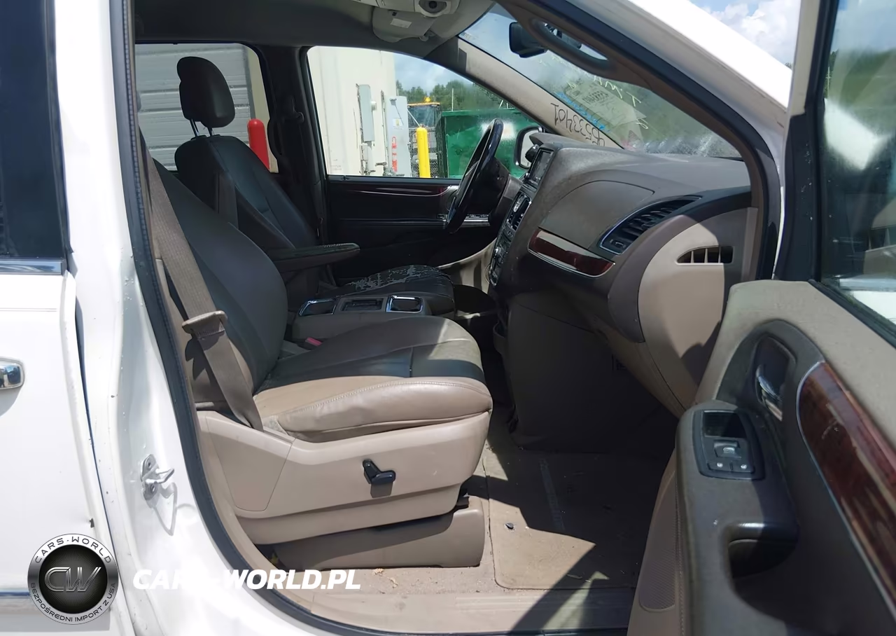 2012 Chrysler Town & Country Touring-L VIN:2C4RC1CG7CR232974 - 5