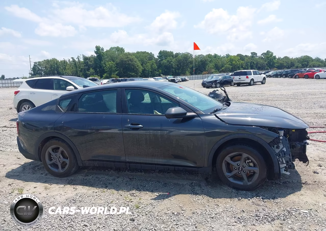 2025 Kia K4 Lxs VIN:3KPFT4DE9SE017727 - 13
