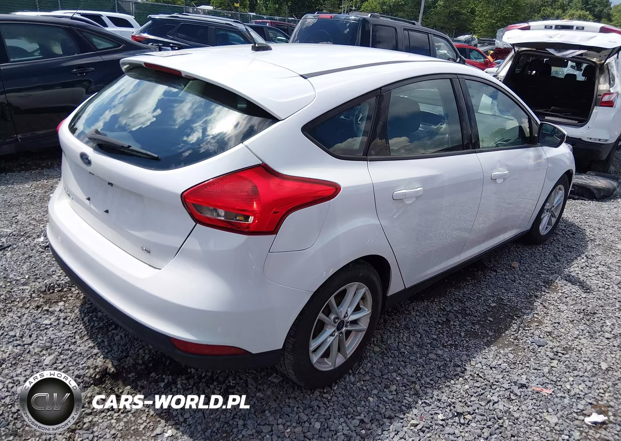 2016 Ford Focus Se VIN:1FADP3K27GL348065 - 4