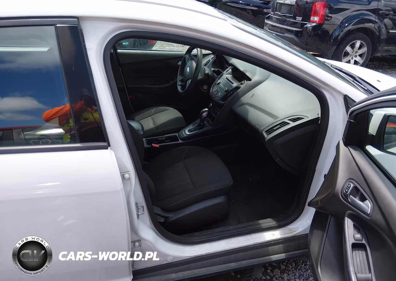 2016 Ford Focus Se VIN:1FADP3K27GL348065 - 5
