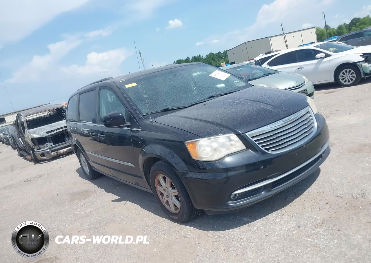 2013 Chrysler Town & Country Touring – zdjęcie 1 z 11