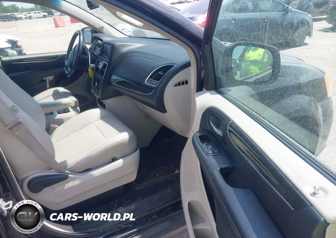 2013 Chrysler Town & Country Touring VIN:2C4RC1BG3DR554661 - 5