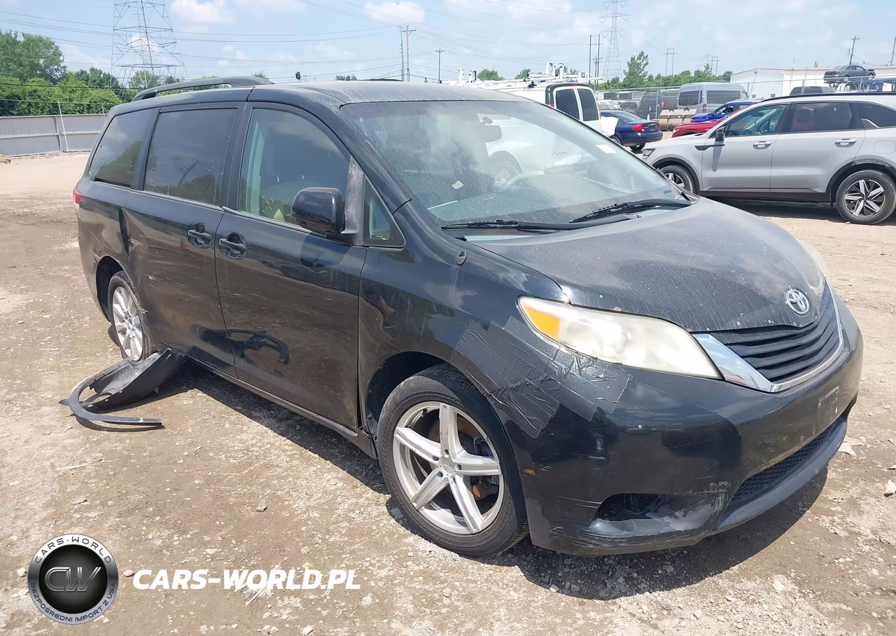2013 Toyota Sienna Le 7 Passenger – zdjęcie 1 z 16