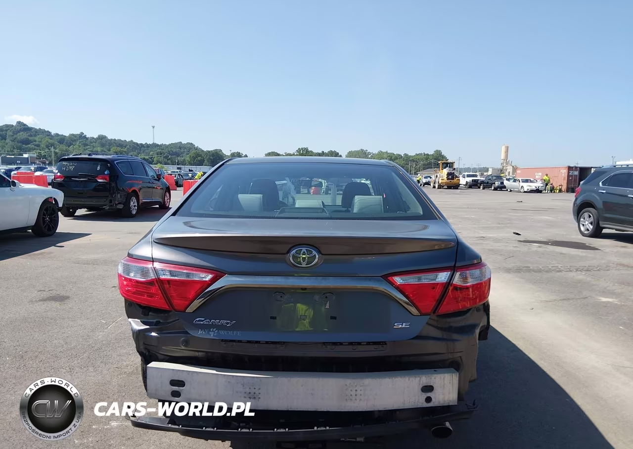 2015 Toyota Camry Se VIN:4T1BF1FK0FU945744 - 16