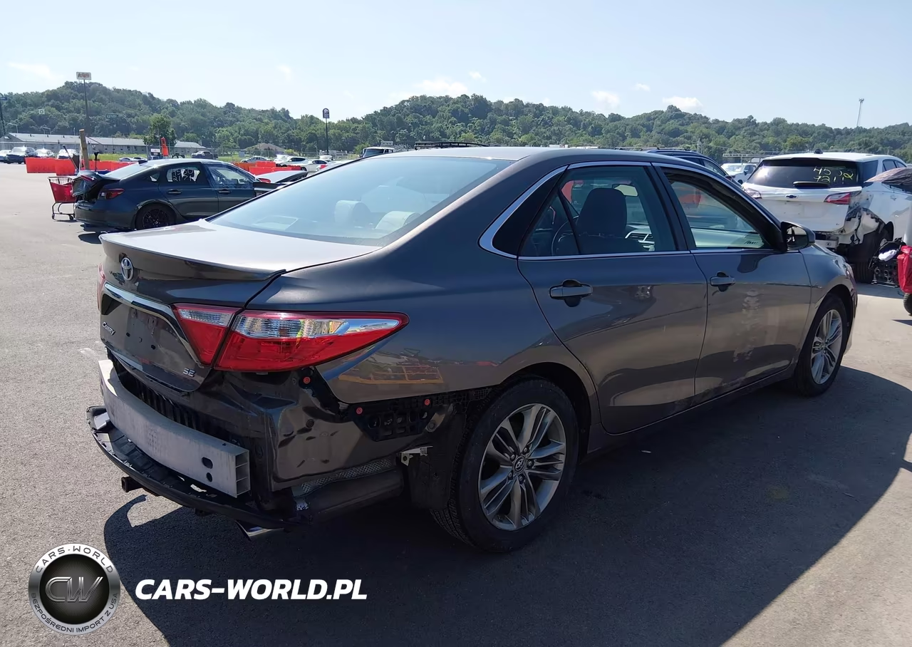 2015 Toyota Camry Se VIN:4T1BF1FK0FU945744 - 4