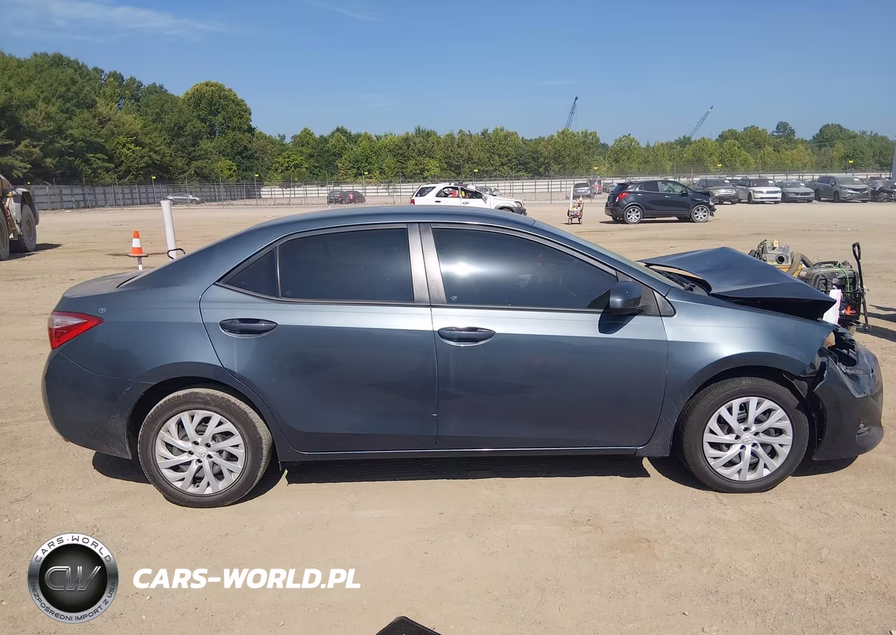 2017 Toyota Corolla Le VIN:5YFBURHEXHP709912 - 13