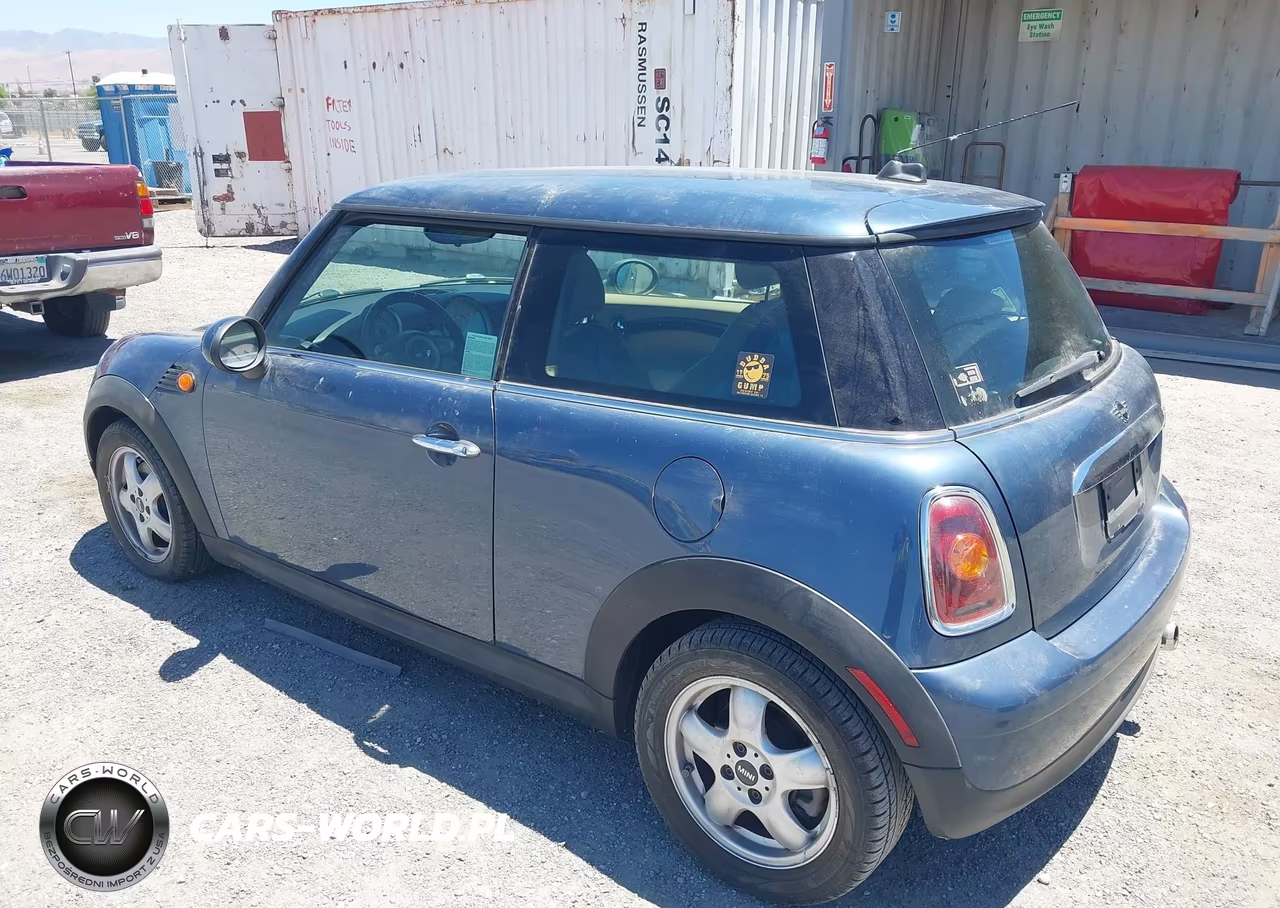 2009 Mini Cooper VIN:WMWMF33509TW75803 - 3