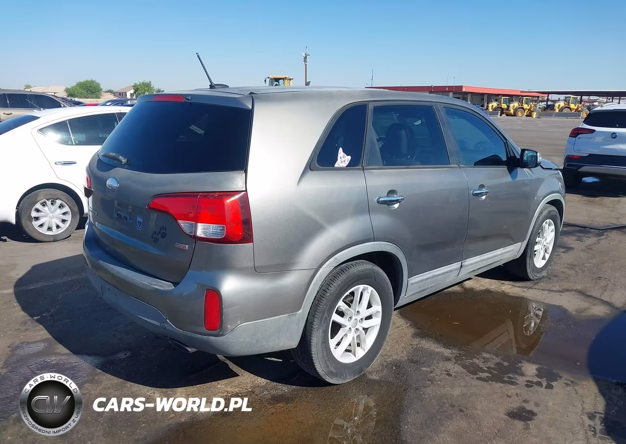 2014 Kia Sorento Lx VIN:5XYKT3A60EG488310 - 4