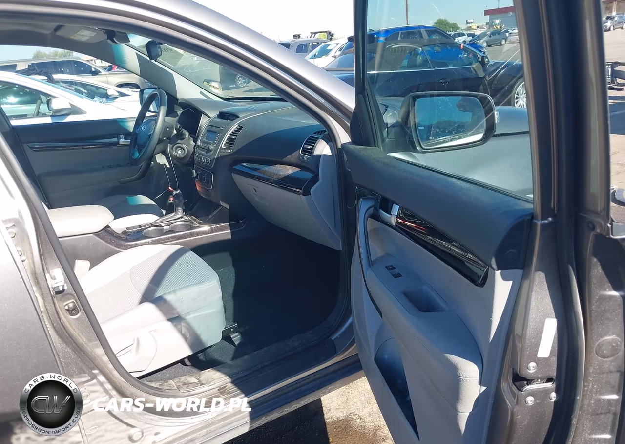 2014 Kia Sorento Lx VIN:5XYKT3A60EG488310 - 5