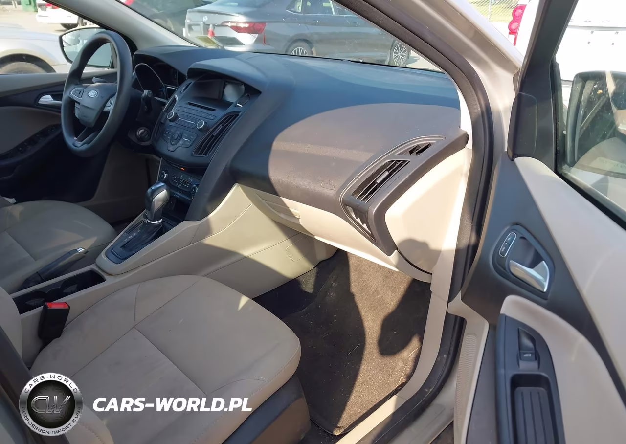 2016 Ford Focus Se VIN:1FADP3K29GL248419 - 5