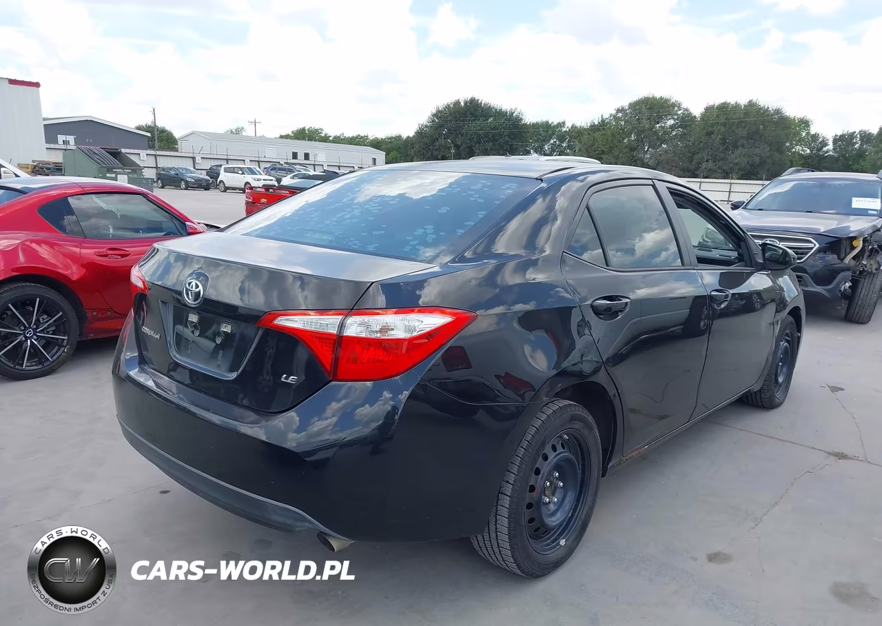 2015 Toyota Corolla Le VIN:5YFBURHE3FP328299 - 4