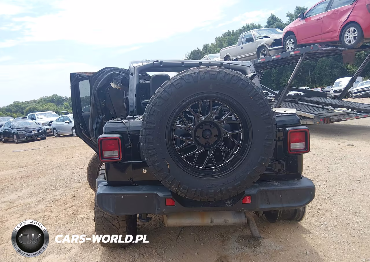 2019 Jeep Wrangler Unlimited Sahara 4X4 VIN:1C4HJXEN9KW645372 - 16