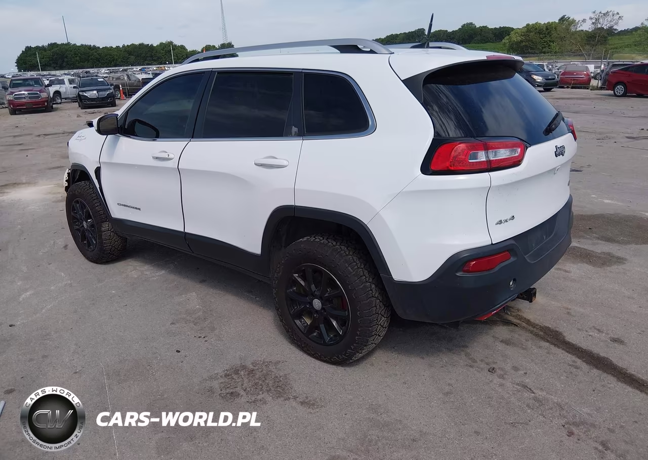 2017 Jeep Cherokee Latitude VIN:1C4PJMCS5HW646725 - 3