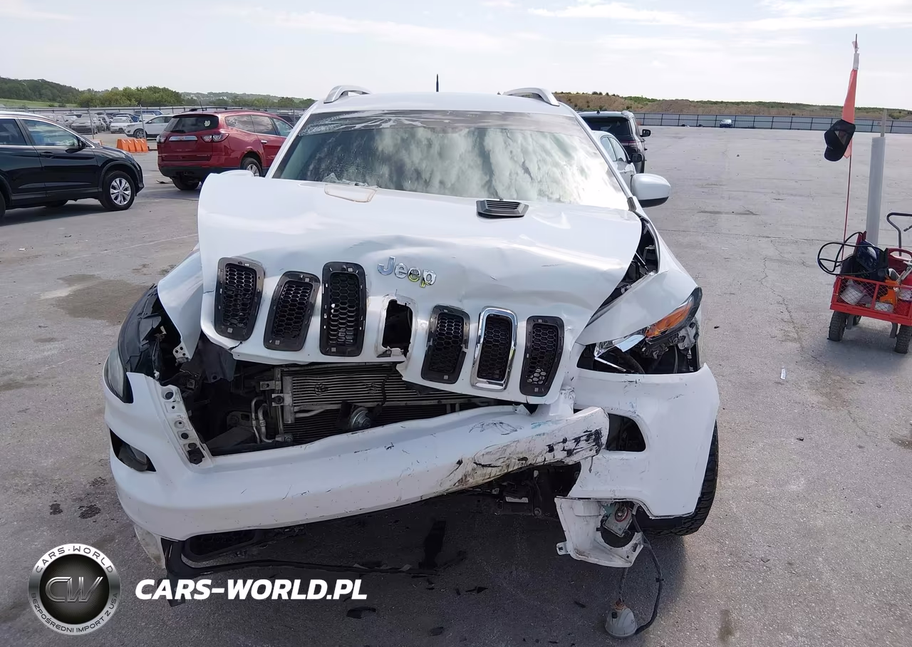 2017 Jeep Cherokee Latitude VIN:1C4PJMCS5HW646725 - 6