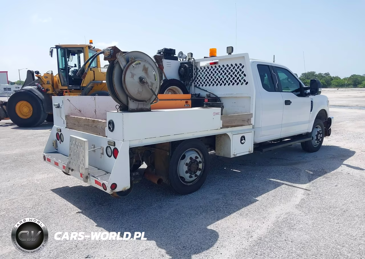 2018 Ford F-350 Xl-Xlt VIN:1FD7X3B68JEB52962 - 4