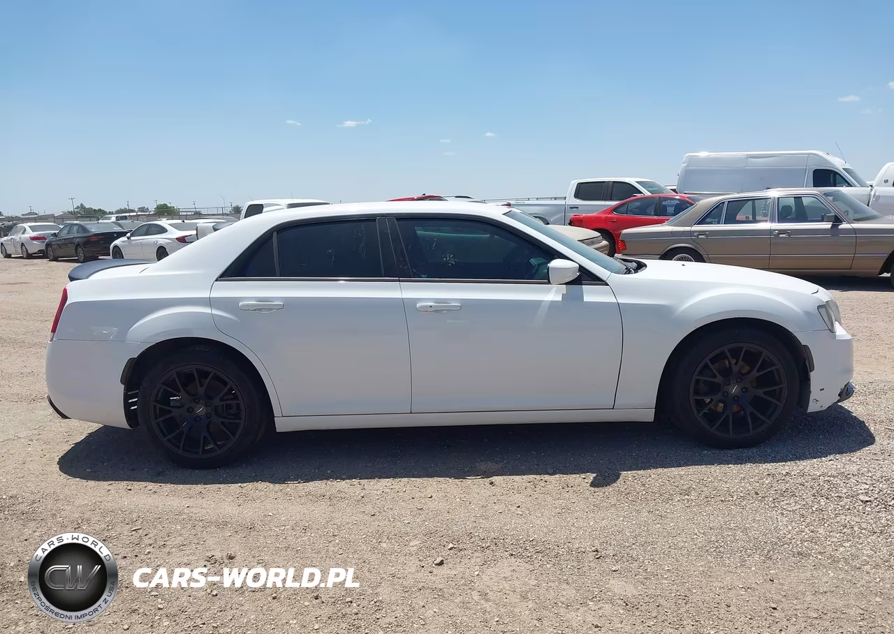 2019 Chrysler 300 300S VIN:2C3CCABG1KH569513 - 13
