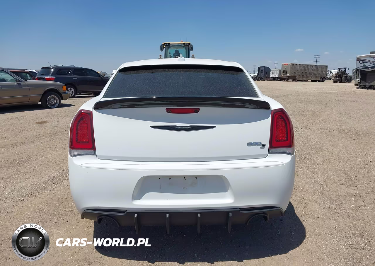 2019 Chrysler 300 300S VIN:2C3CCABG1KH569513 - 16