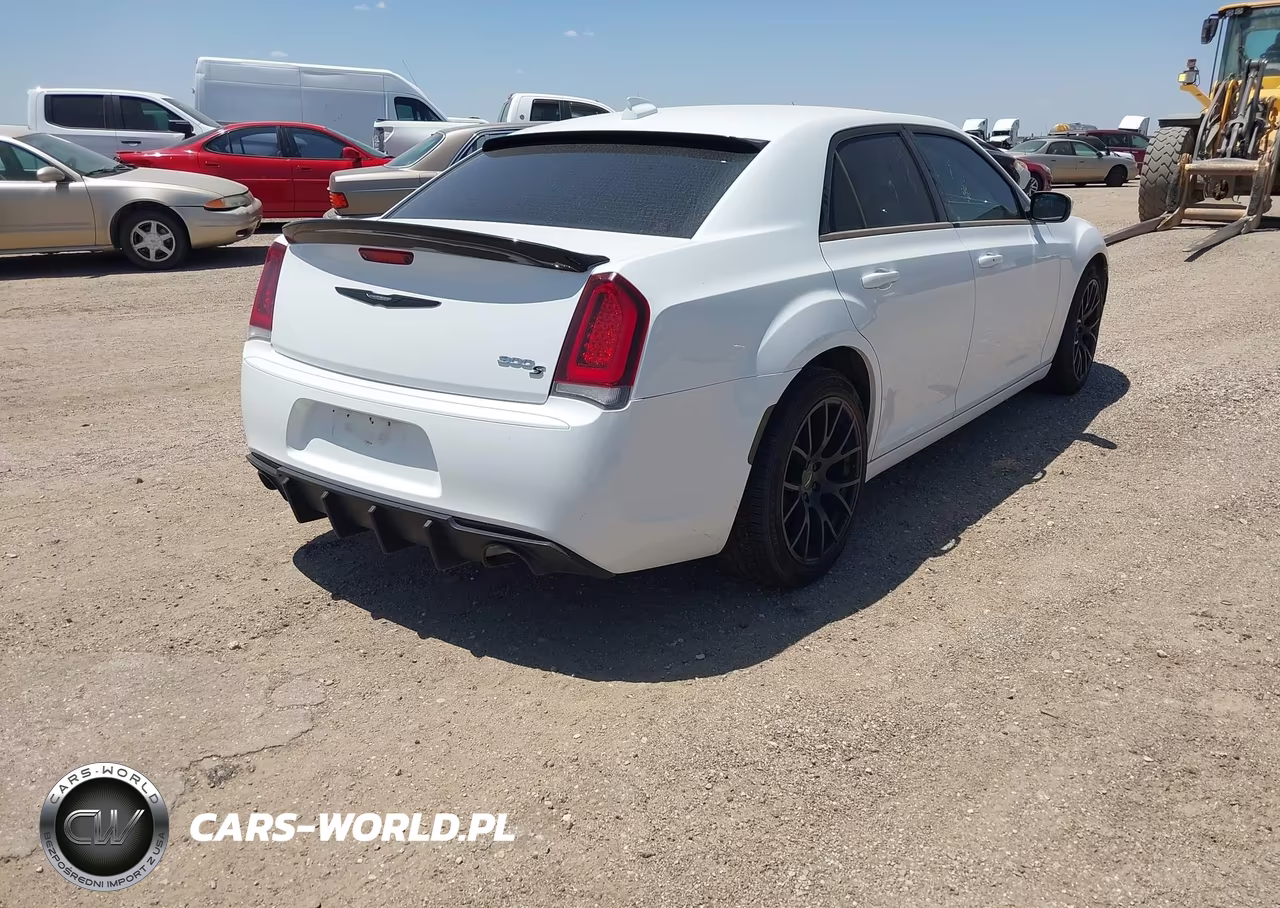 2019 Chrysler 300 300S VIN:2C3CCABG1KH569513 - 4
