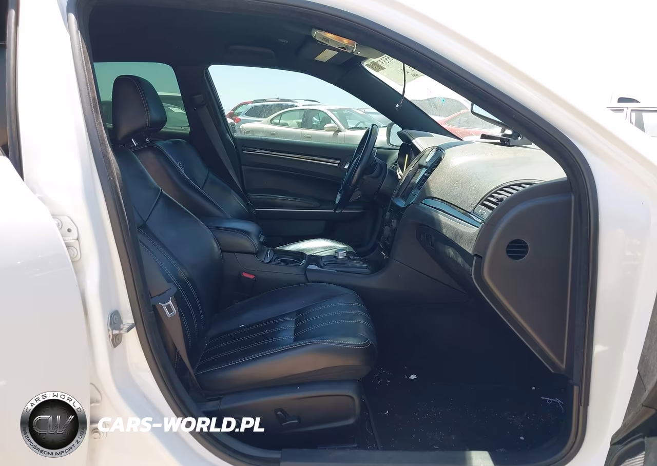 2019 Chrysler 300 300S VIN:2C3CCABG1KH569513 - 5