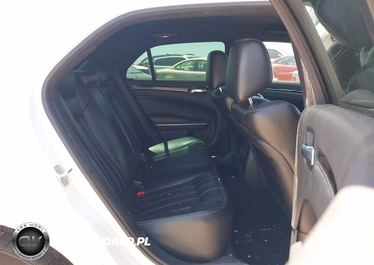 2019 Chrysler 300 300S VIN:2C3CCABG1KH569513 - 8