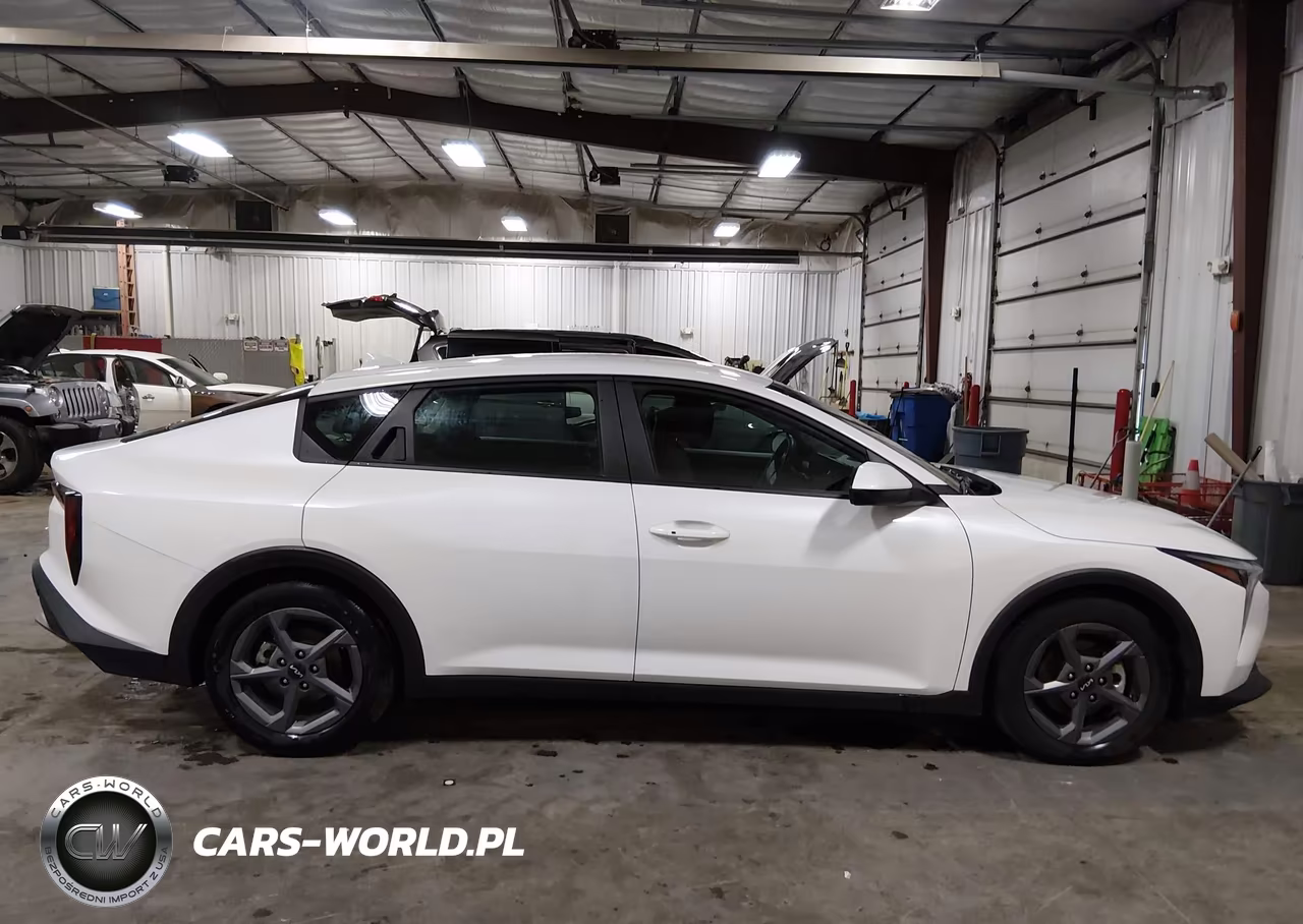 2025 Kia K4 Lxs VIN:3KPFT4DE7SE142239 - 13