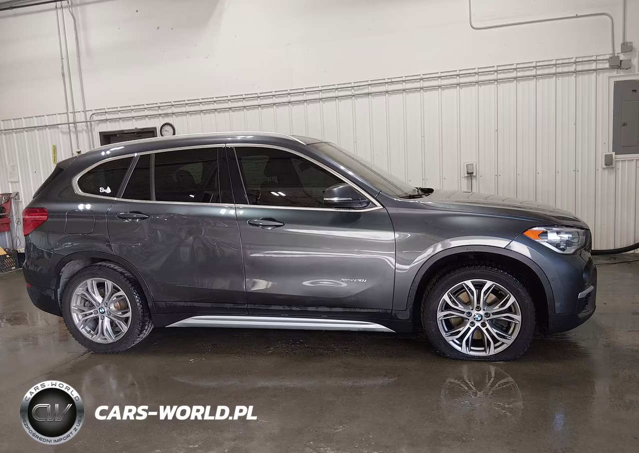 2017 BMW X1 xDrive28I VIN:WBXHT3C31H5F74063 - 13