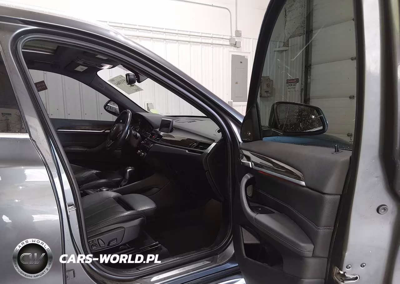 2017 BMW X1 xDrive28I VIN:WBXHT3C31H5F74063 - 5