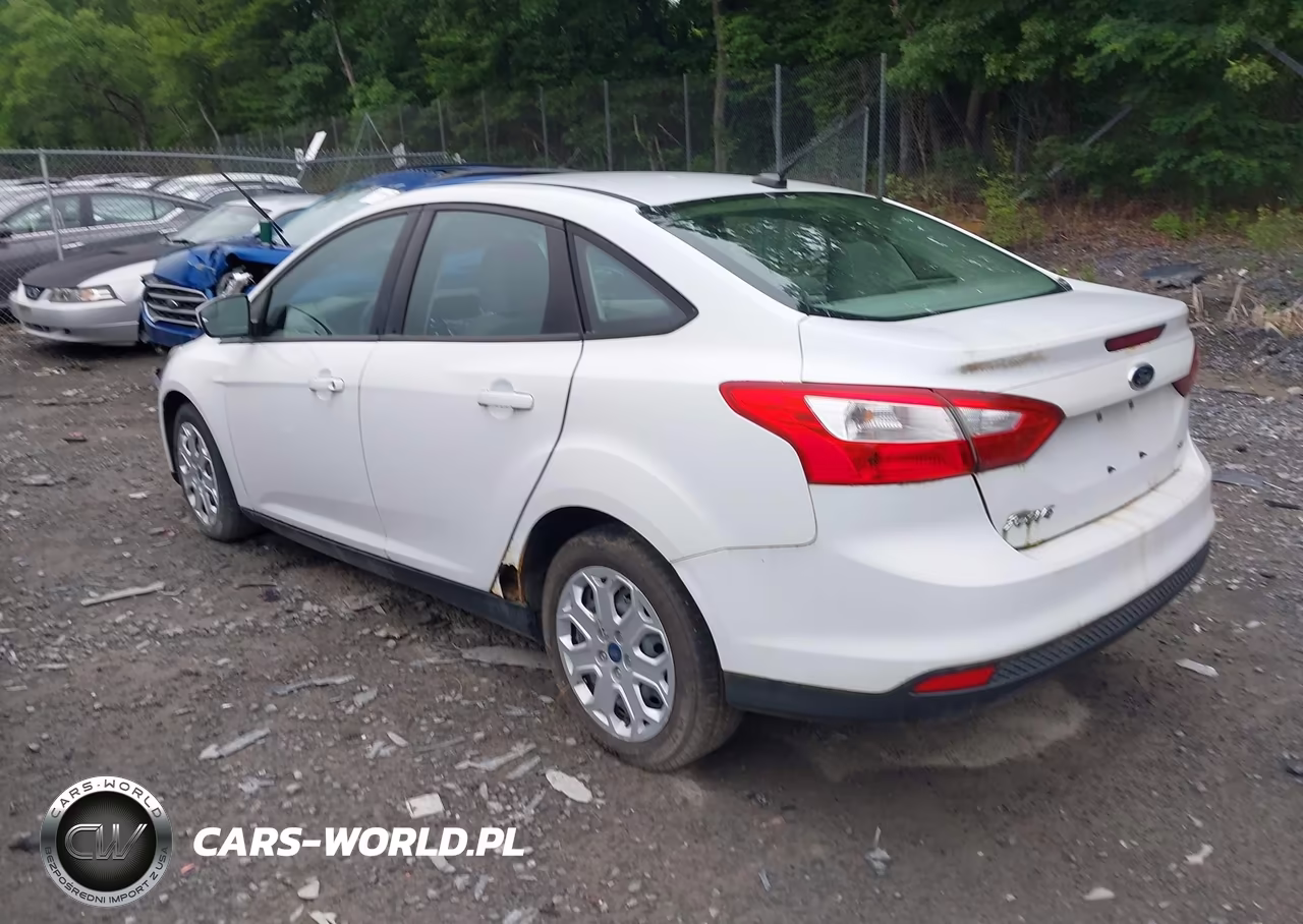 2012 Ford Focus Se VIN:1FAHP3F22CL407352 - 3