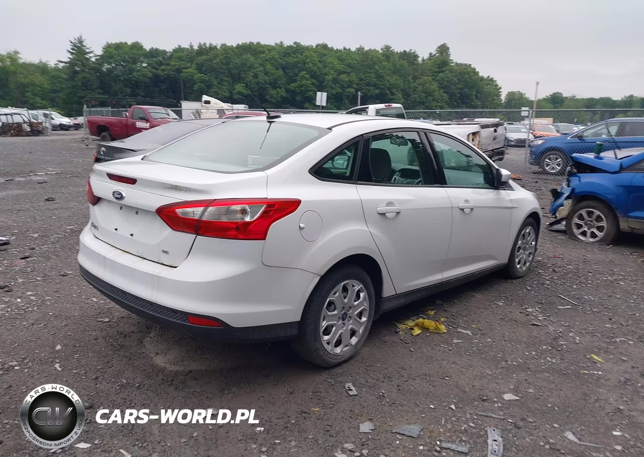 2012 Ford Focus Se VIN:1FAHP3F22CL407352 - 4