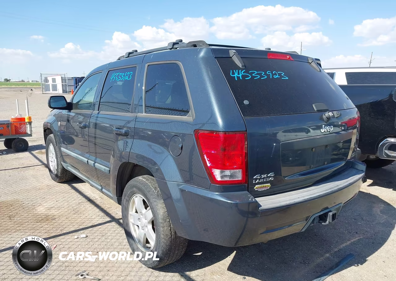 2007 Jeep Grand Cherokee Laredo VIN:1J8HR48P37C645342 - 3