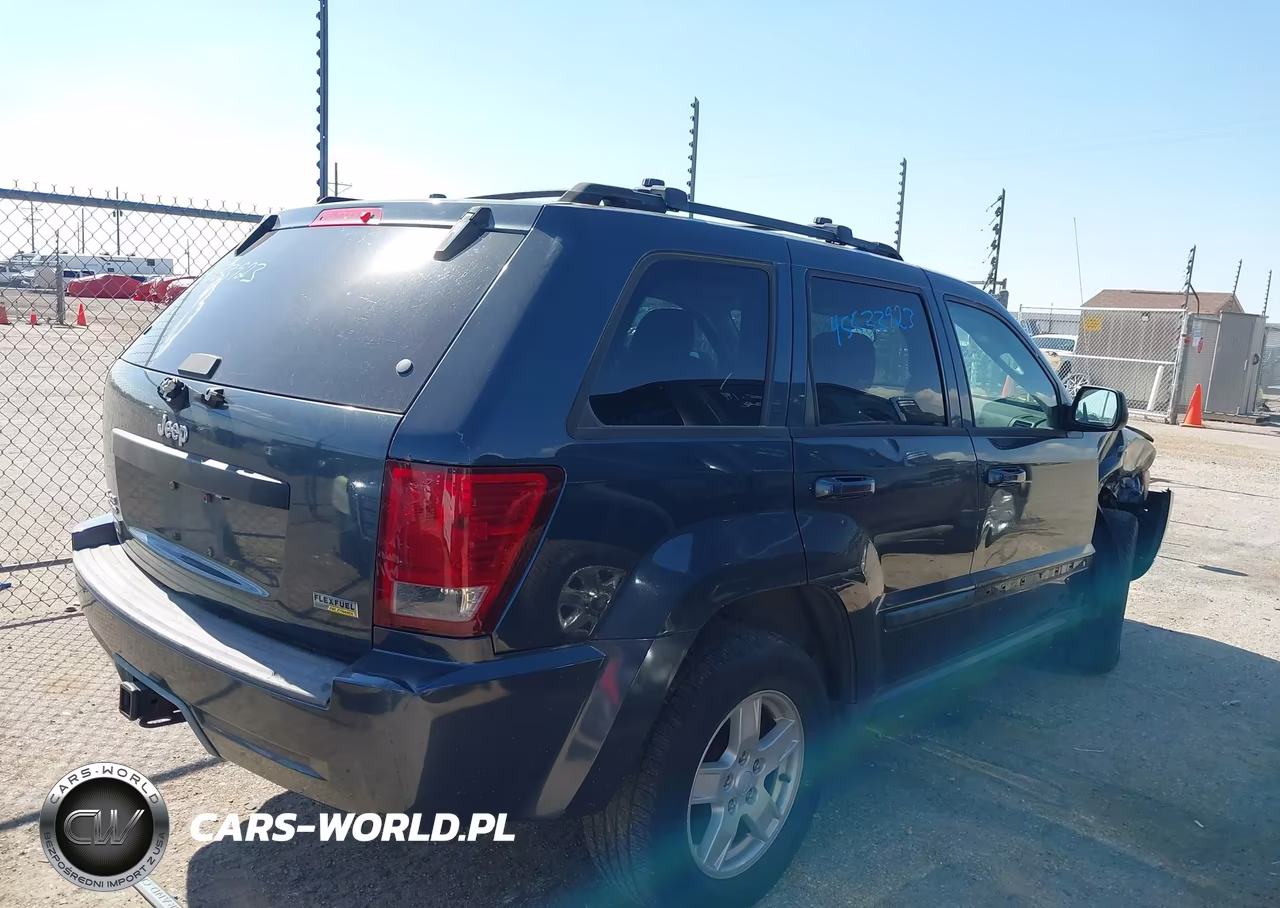 2007 Jeep Grand Cherokee Laredo VIN:1J8HR48P37C645342 - 4