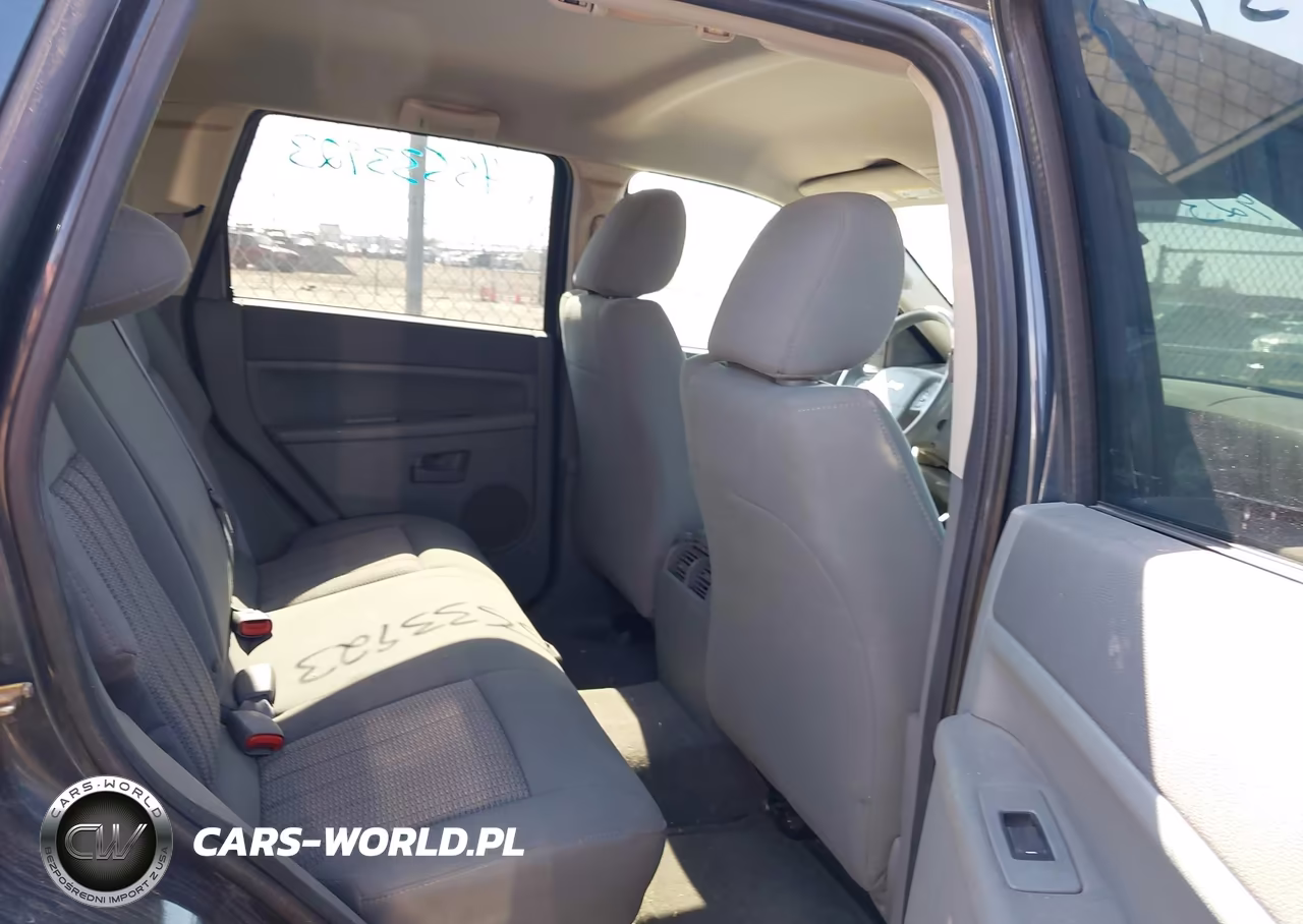 2007 Jeep Grand Cherokee Laredo VIN:1J8HR48P37C645342 - 8