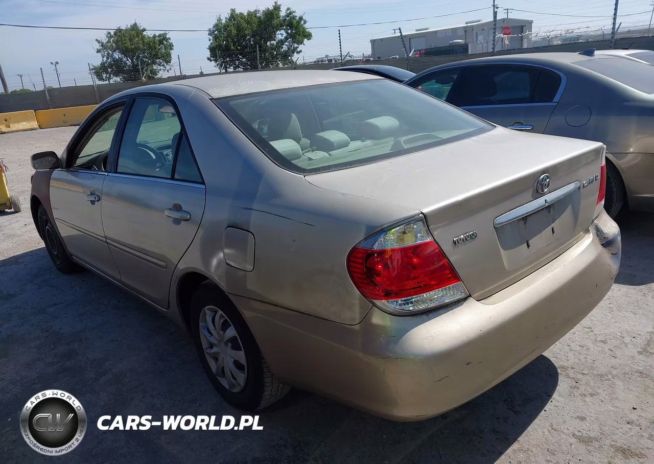 2005 Toyota Camry Le VIN:4T1BE30KX5U549987 - 3