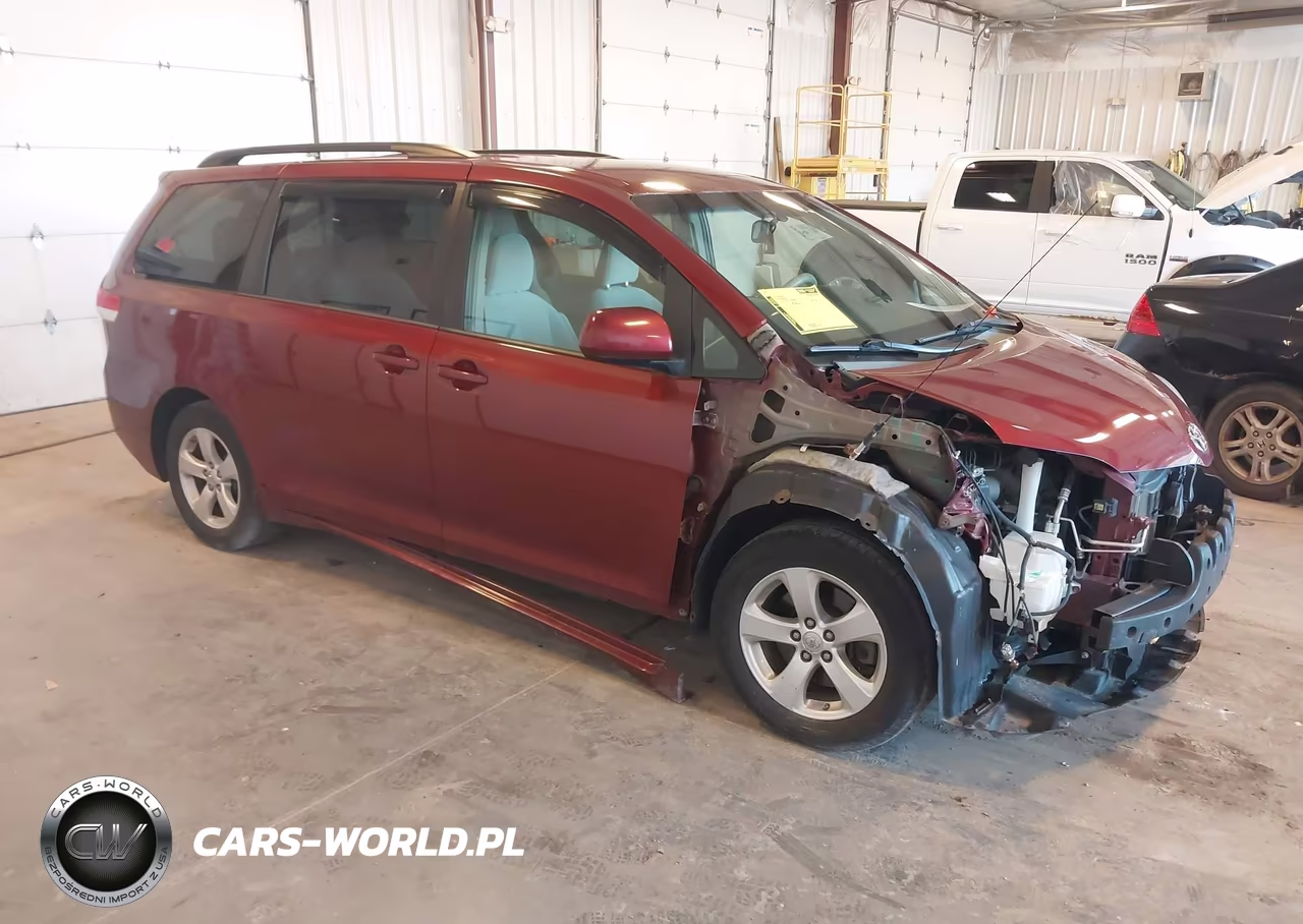 2013 Toyota Sienna Le V6 8 Passenger – zdjęcie 1 z 16