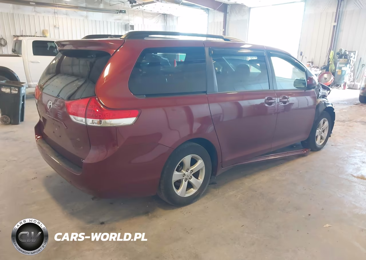 2013 Toyota Sienna Le V6 8 Passenger VIN:5TDKK3DC4DS334088 - 4