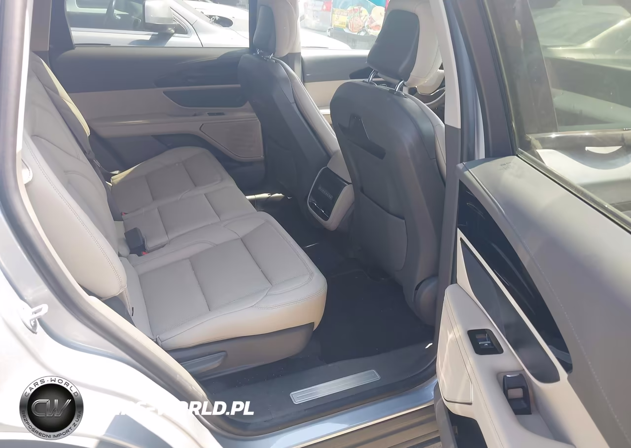2025 Lincoln Nautilus Premiere VIN:5LMPJ8JA9SJ942510 - 8