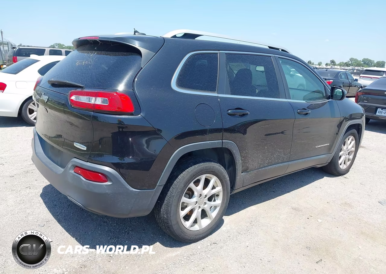 2015 Jeep Cherokee Latitude VIN:1C4PJLCB5FW628636 - 4