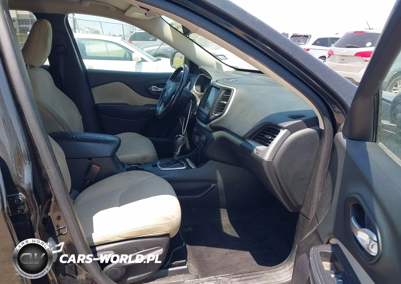 2015 Jeep Cherokee Latitude VIN:1C4PJLCB5FW628636 - 5