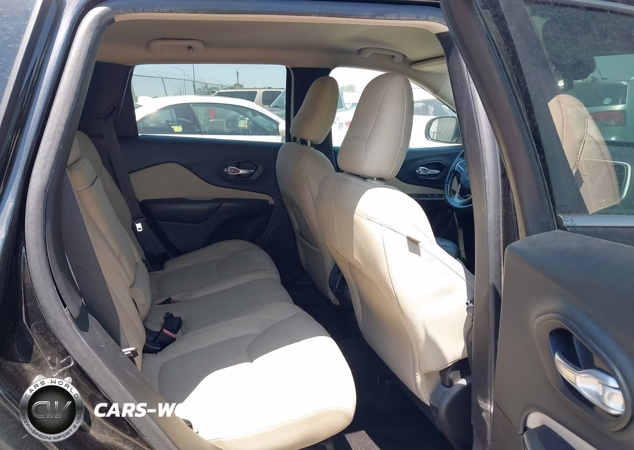 2015 Jeep Cherokee Latitude VIN:1C4PJLCB5FW628636 - 8