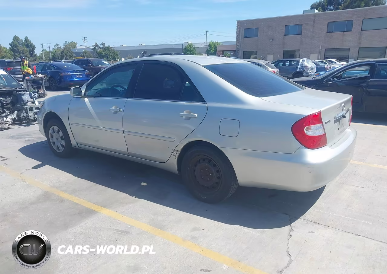 2002 Toyota Camry Le VIN:4T1BE32K72U007951 - 3